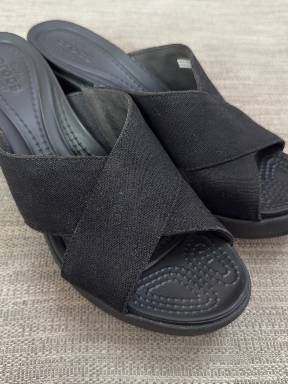 CROCS Women's Black Crisscross Slip-On Mules